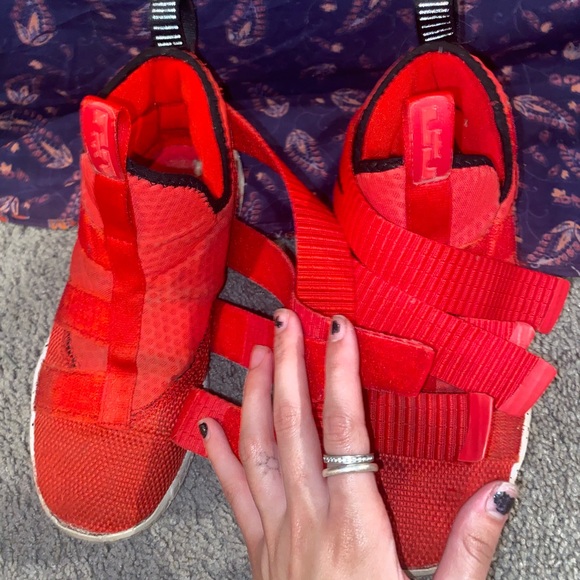 Size 7 - Nike LeBron Soldier 11 University Red 2017 - Picture 8 of 8